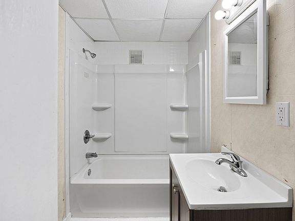 3rd image of 113 N Roche St Unit 2