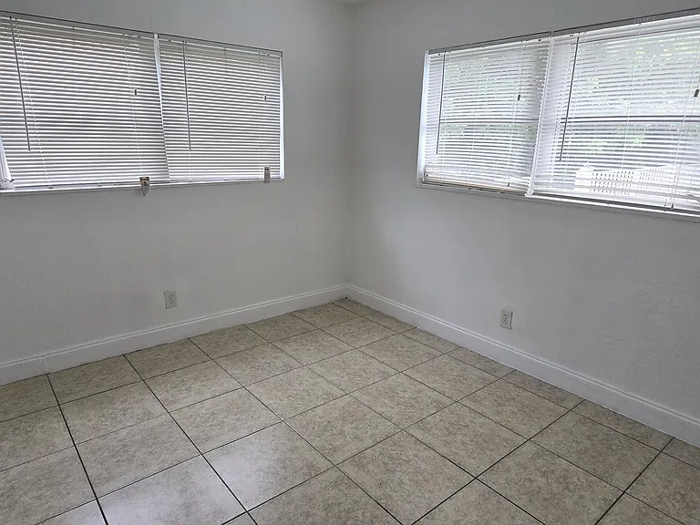 4011 Woodside Dr #N — Photo 5
