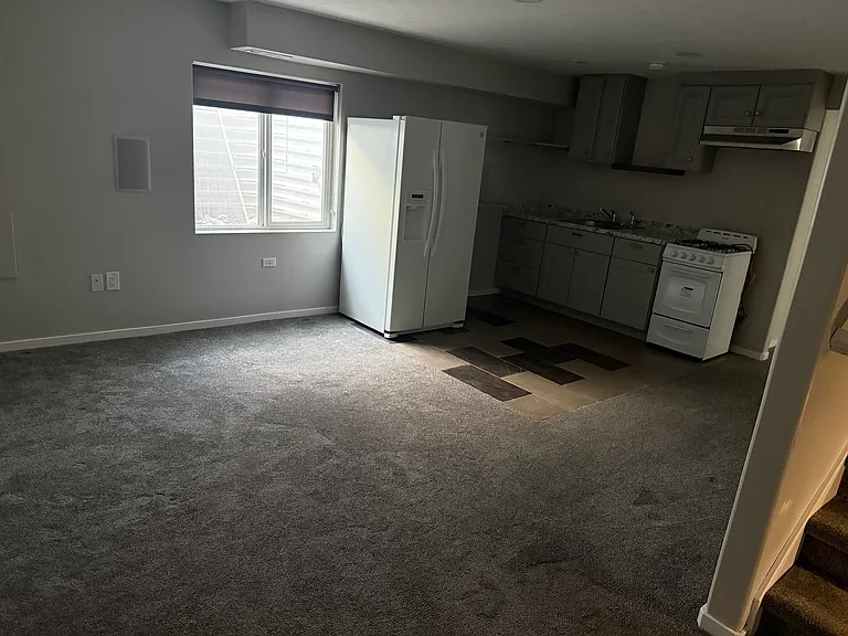 932 W Freedom Point Way — Photo 2