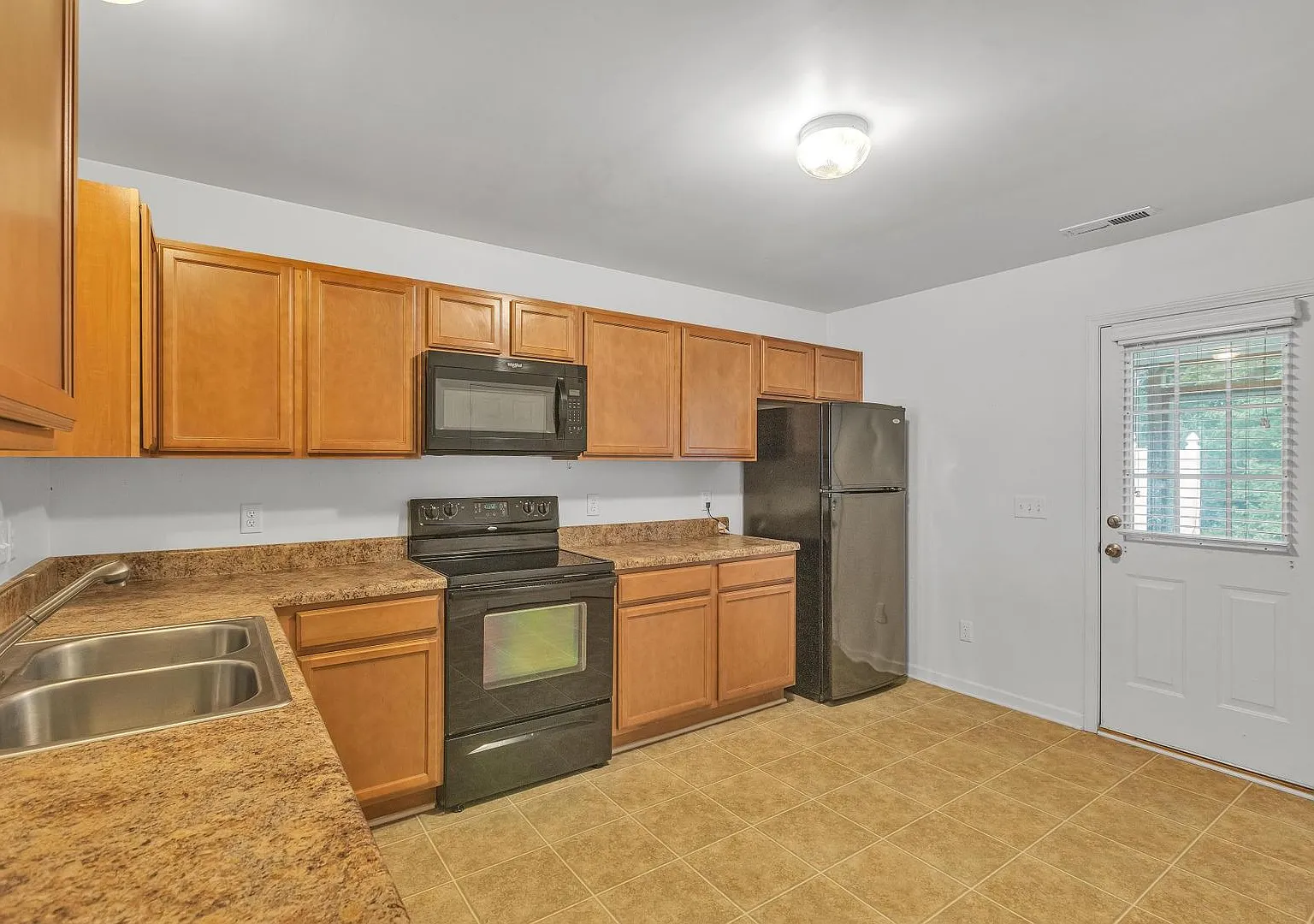 Affordable two bedroom — Photo 2