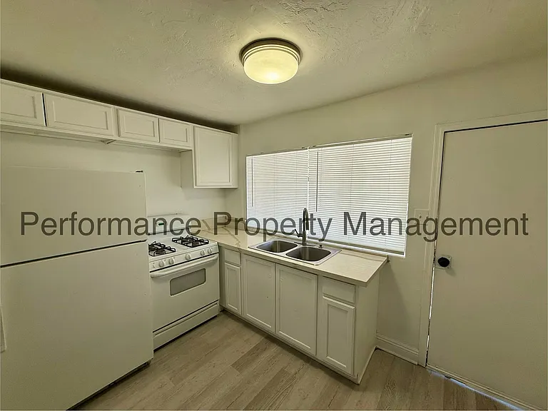 3703 Eucalyptus Dr — Photo 4