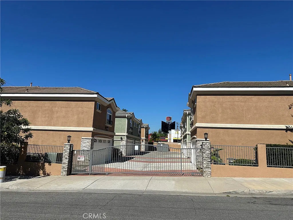 4 bed, 1862 sqft, $3,700 — Photo 1