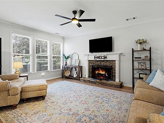 4th image of 3060 Woodbridge Ln