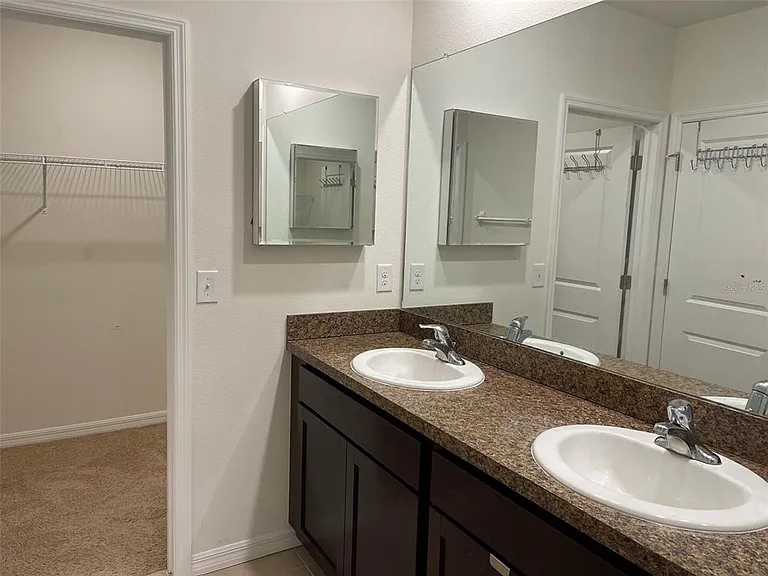 3244 Pleasant Willow Ct — Photo 10