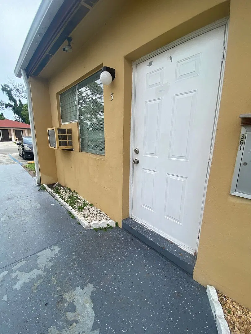 361 Sharar Ave — Photo 2