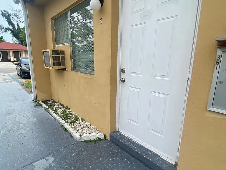 361 Sharar Ave — Photo 1