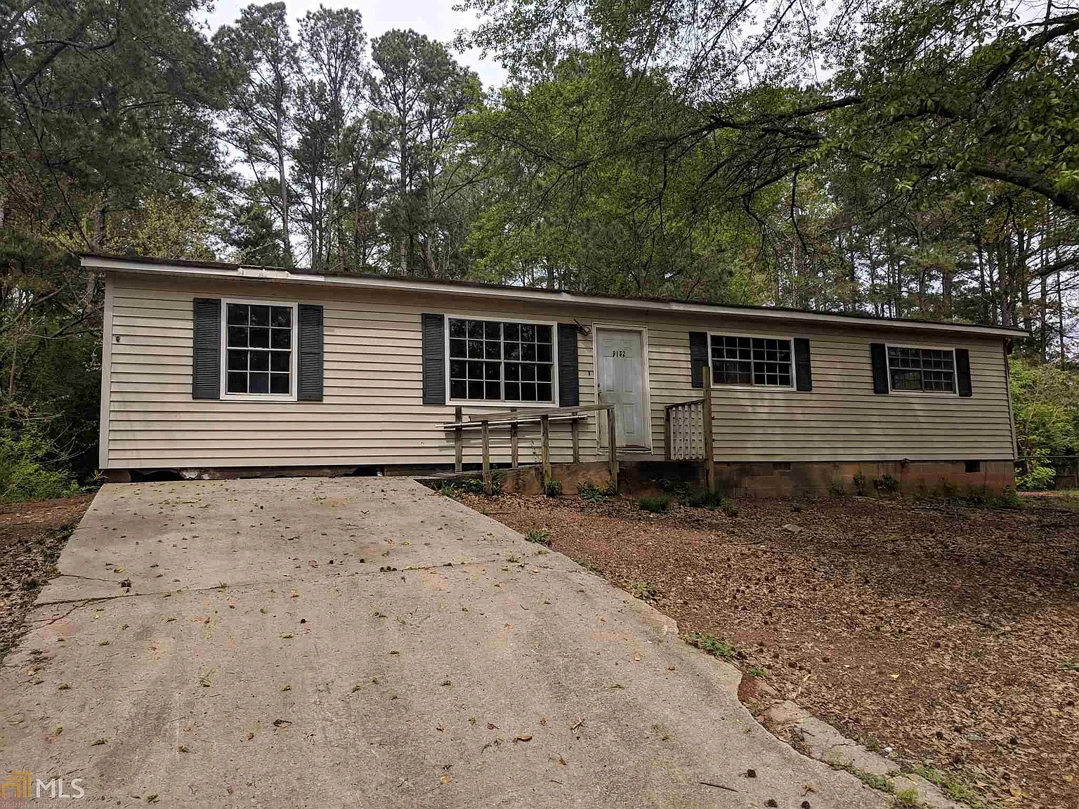 9132 Griffin Ln SW photo 1