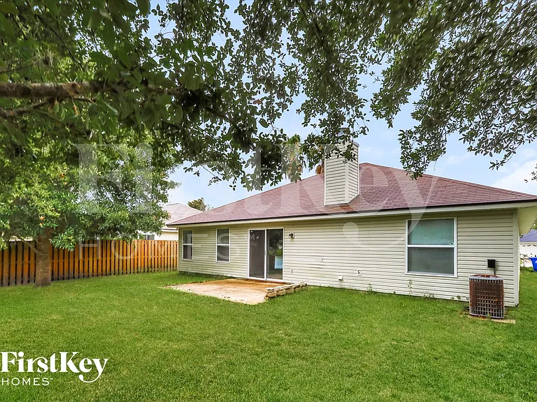 1220 Maclaren St — Photo 14