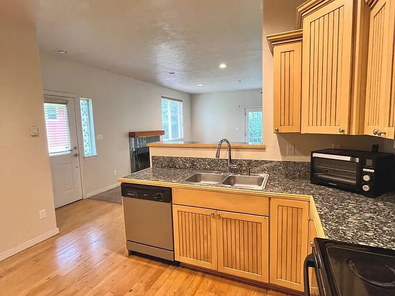448 Forest View Dr — Photo 5