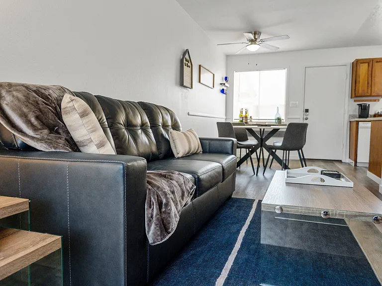 1502 W Shangri La Rd #2 — Photo 7
