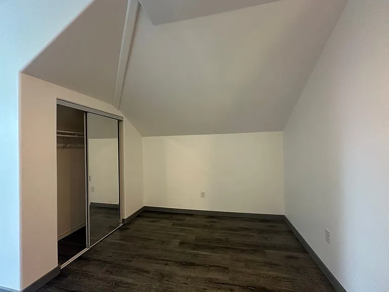 121 E 2nd St — Photo 12