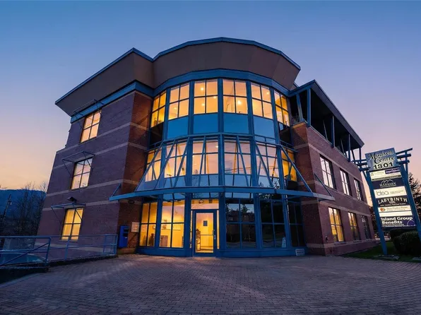 1801 Bowen Rd Unit 304, Nanaimo, BC V9S 1H1