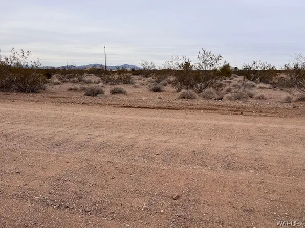 11196 W Palomino Dr, Willow Beach, AZ 86445