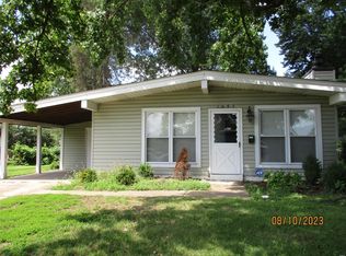 1695 Beverly Dr, Florissant, MO 63031