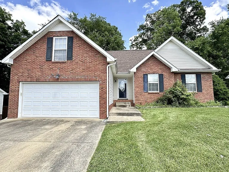1641 Cedar Springs Cir — Photo 1