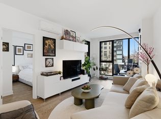 1150 Boulevard Rena Lavesque E #319, Montreal, QC H2L0J6
