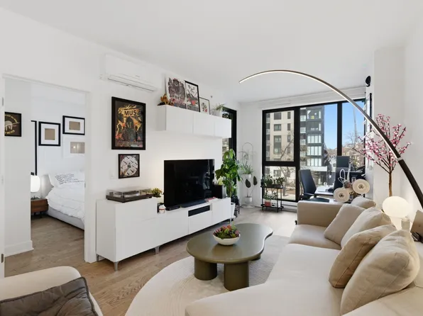 1150 Boulevard Rena Lavesque E #319, Montreal, QC H2L 0J6