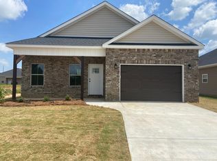 223 Beau Claire Cir, Byron, GA 31008