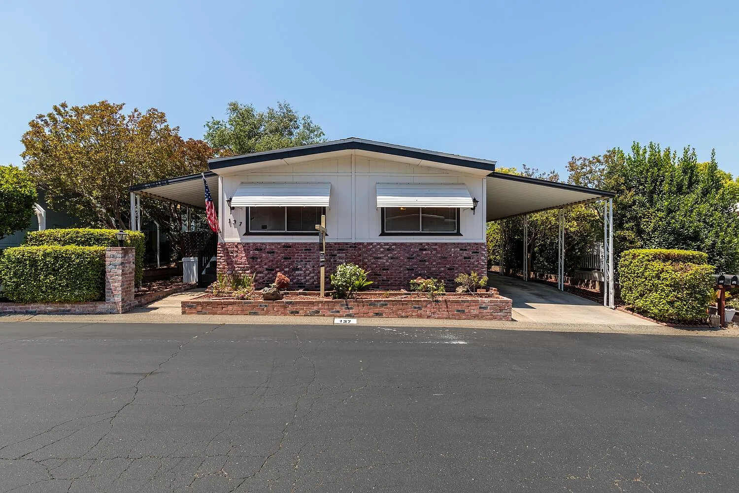 137 Yura Way photo 1