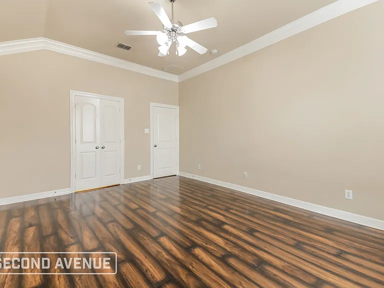 1820 Rosson Rd — Photo 15