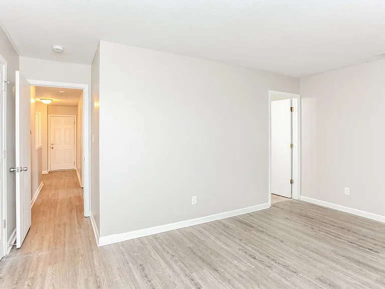 1277 Silver Ridge Ln — Photo 8