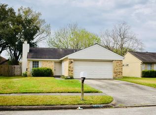 15810 Pipers View Dr, Webster, TX 77598