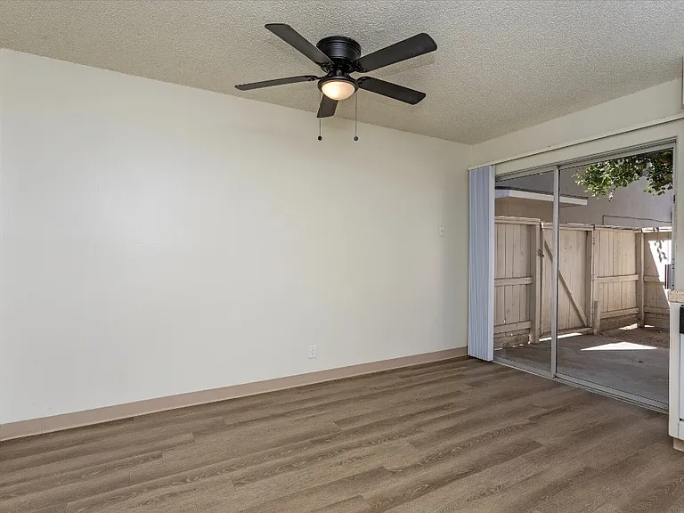 Sunset Gardens Townhomes — Photo 6