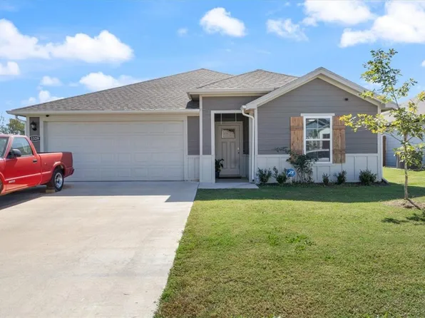 1329 Bates St, Gentry, AR 72734