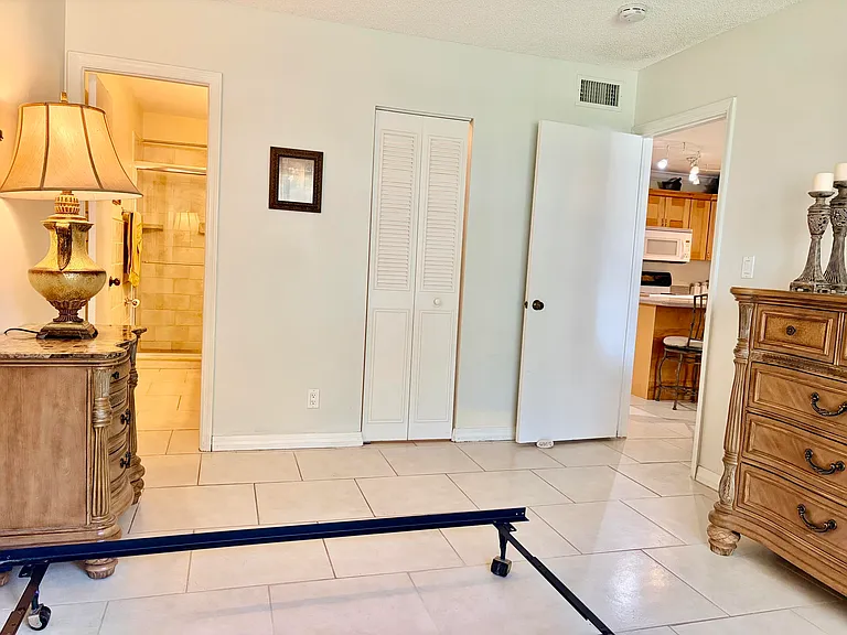 1560 McKinley St #115W — Photo 14