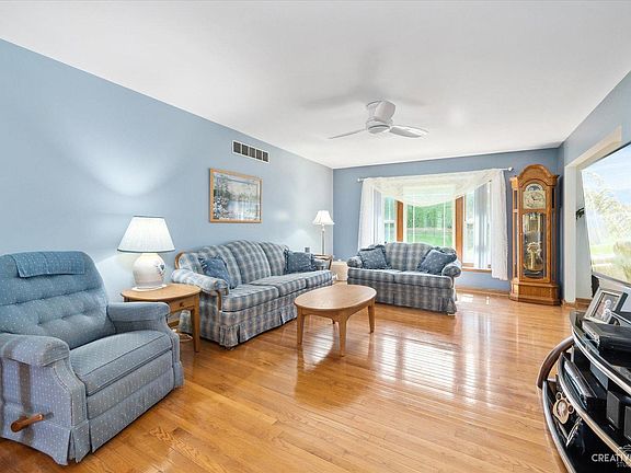 3rd image of 325 Hancock Ave