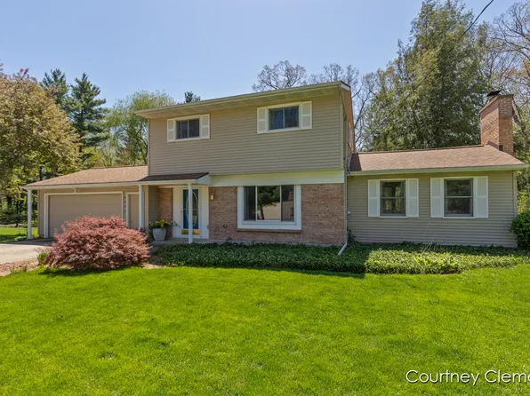 4775 Brookgate Dr NW, Comstock Park, MI 49321
