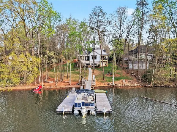 730 Mountain Shore Dr, Denton, NC 27239