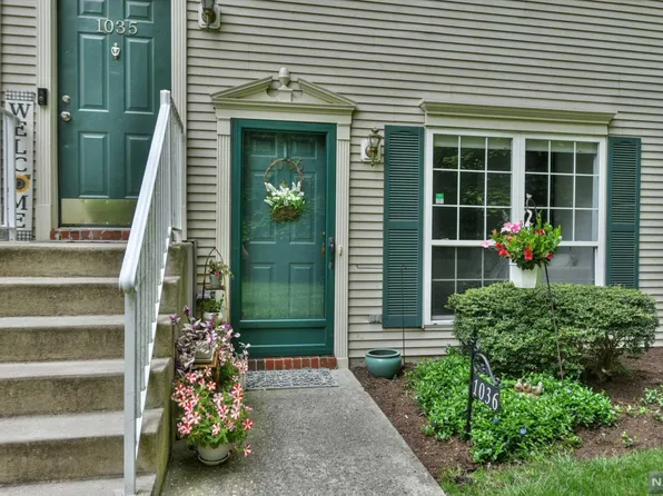 1036 Cumberland Ct, Mahwah, NJ 07430