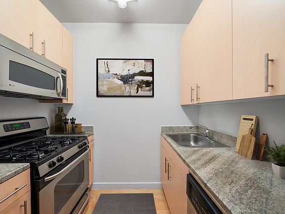 3rd image of 90 Washington St APT 2N