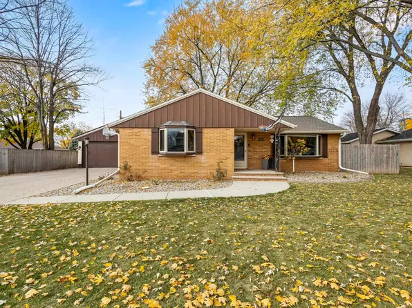 906 Silver St, De Pere, WI 54115