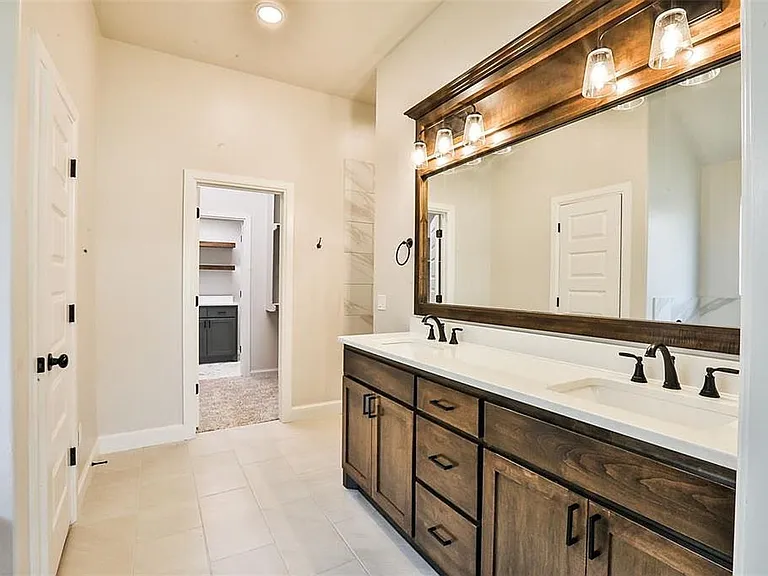 9301 SW 44th Ter — Photo 16