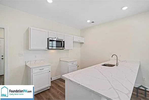 1470 Lyndale Ave — Photo 6