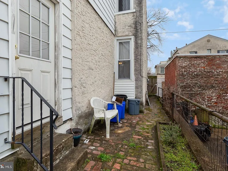 105 W Salaignac St — Photo 13