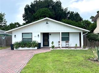 831 Winter Garden Dr, Sarasota, FL 34243