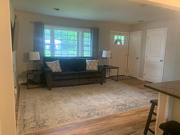 3rd image of 16 Walnut Dr