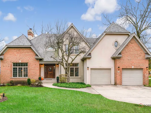 212 Carriage Hill Cir, Libertyville, IL 60048