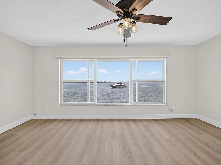 52 Yacht Club Dr #305 — Photo 28