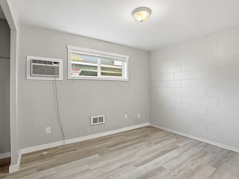 547 E Fairview Ave — Photo 9