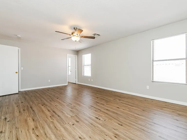 650 E Woodsman Pl — Photo 9