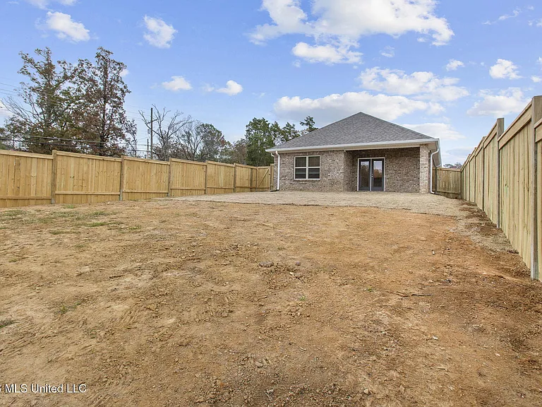 621 Stillwater Cv — Photo 29