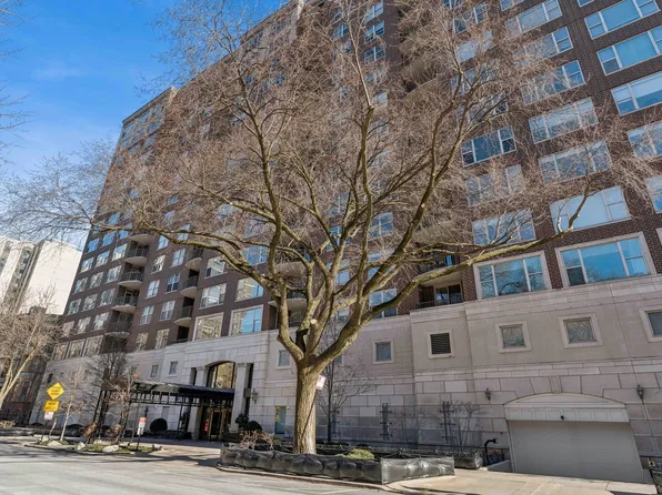 1301 N Dearborn St APT 802, Chicago, IL 60610