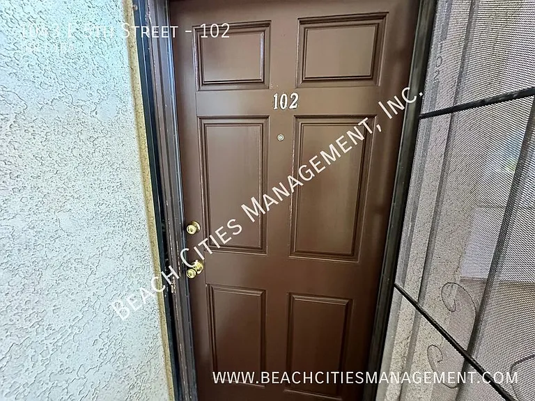 1043 E 5th St #102 — Photo 7