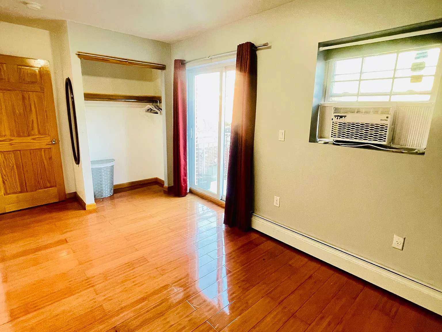3 bed, 850 sqft, $2,800 — Photo 3