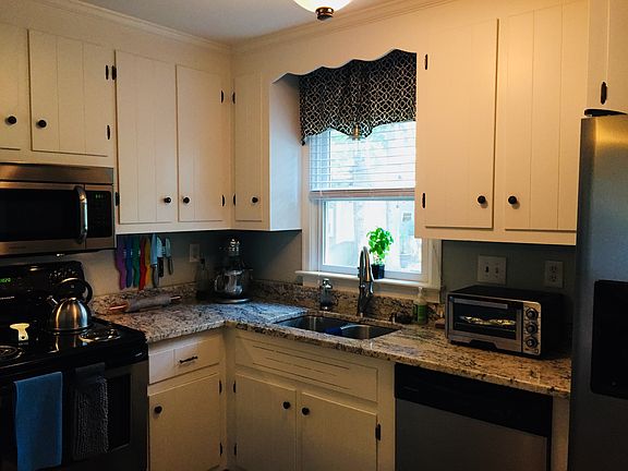 3rd image of 11118 Oakcrest Dr