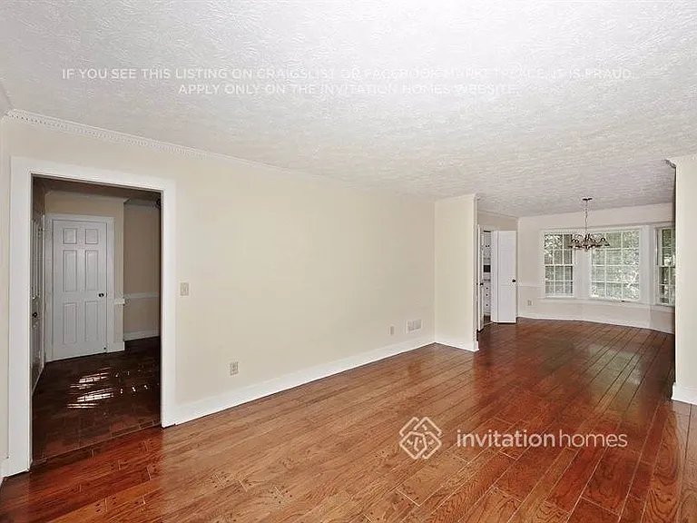 3884 Hunting Ridge Dr SW — Photo 3